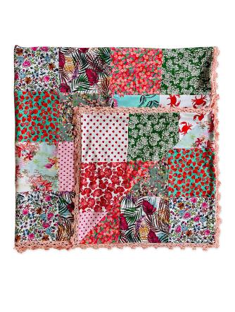 Tæppe - Kvadratisk rød/hvid/lyserød/grøn m.fl.